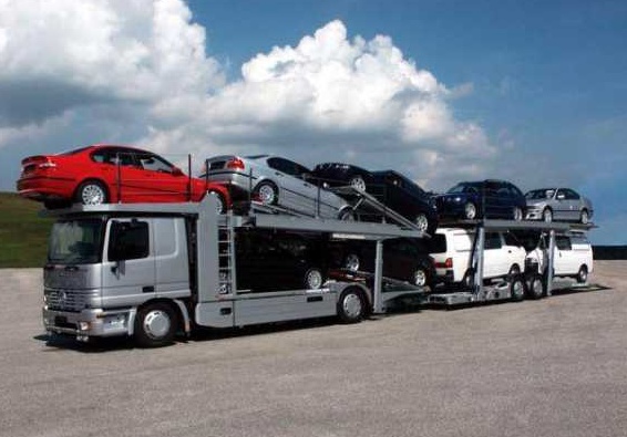 Импорт автомобилей в Россию упал в четыре раза