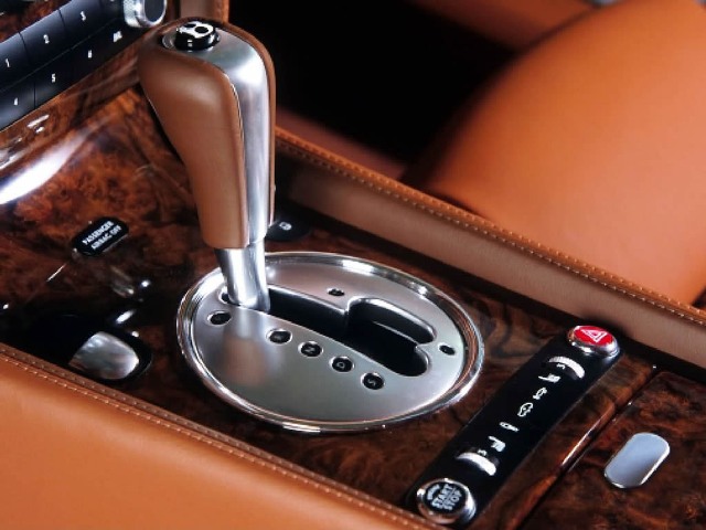 В России растет популярность иномарок с "автоматом"