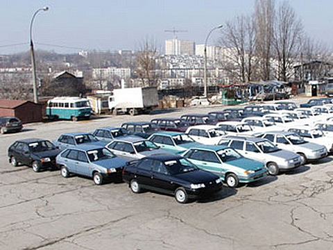 Продажи и запасы автомобилей &quot;АвтоВАЗа&quot; продолжают падать