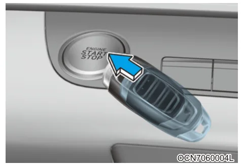 Если батарейка ключа разрядилась — Hyundai Elantra, рисунок из руководства по эксплуатации